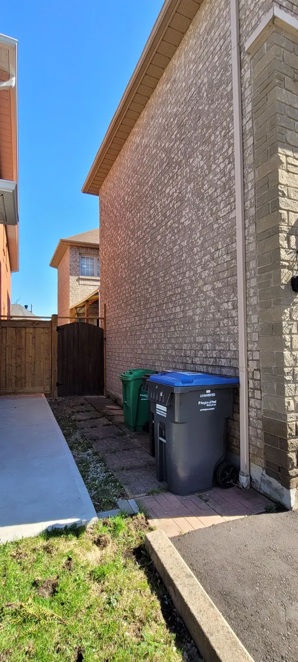 377 Turnberry CRES, Mississauga, ON L4Z 3W3