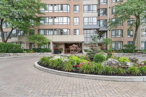 100 County Court BLVD #1607, Brampton, ON L6W 3X1