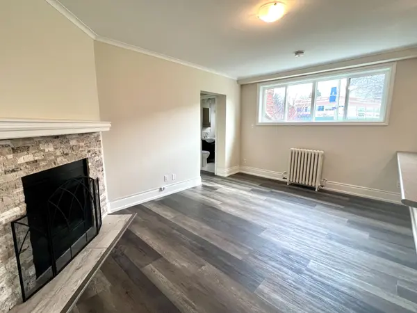 322 Lakeshore RD W #1, Mississauga, ON L5H 1G8