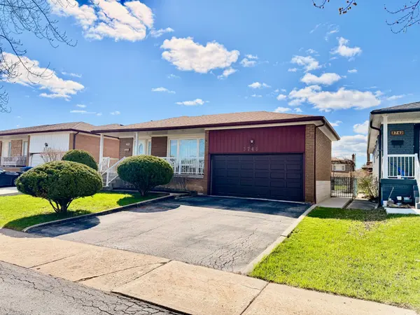 3746 Teeswater RD, Mississauga, ON L4T 2A4