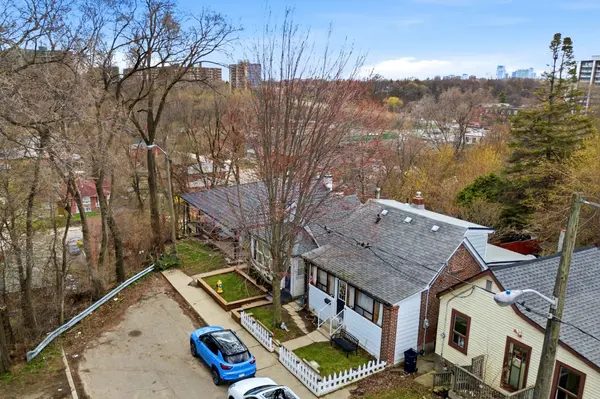 82 Beechwood AVE, Toronto W03, ON M6N 4T3