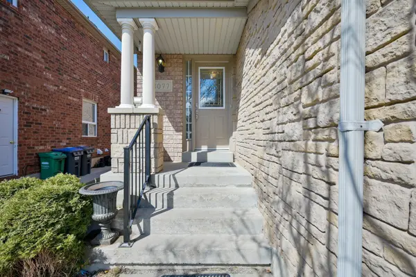 3077 Caulfield CRES, Mississauga, ON L5M 6J7