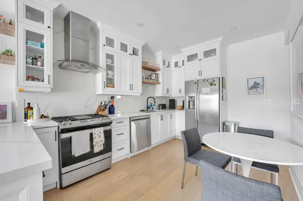 36 Humberside AVE, Toronto W02, ON M6P 1J7