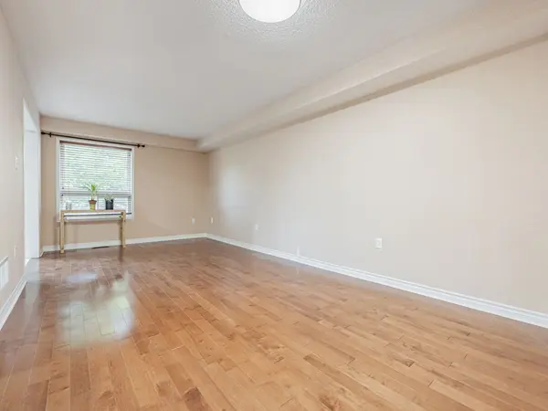 6035 Bidwell TRL #5, Mississauga, ON L5V 3C8