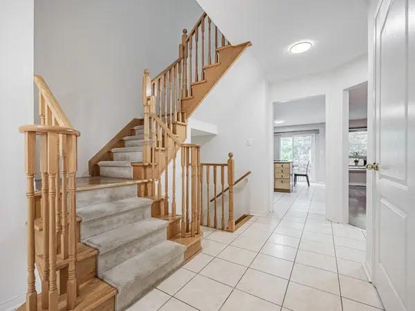 6035 Bidwell TRL #5, Mississauga, ON L5V 3C8