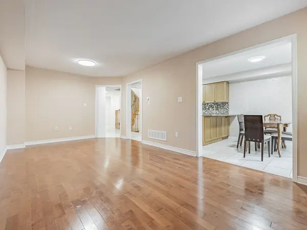 6035 Bidwell TRL #5, Mississauga, ON L5V 3C8