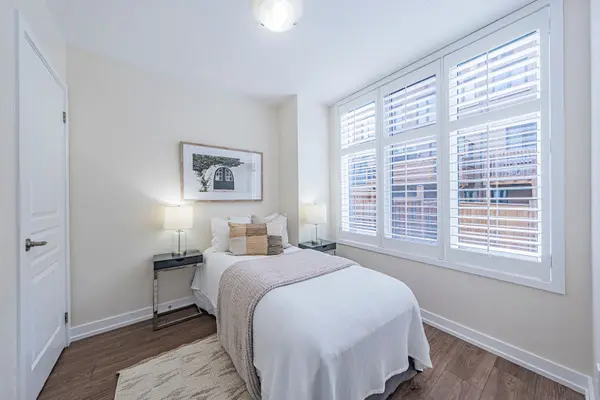 224 Wheat Boom DR, Oakville, ON L6H 0P4