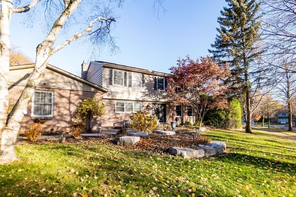 996 Cresthampton LN, Mississauga, ON L5H 2X1