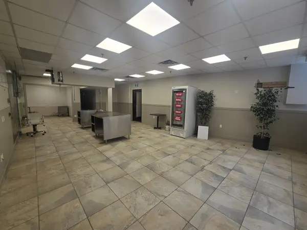 5045 Orbitor DR #12-100, Mississauga, ON L4W 4Y4