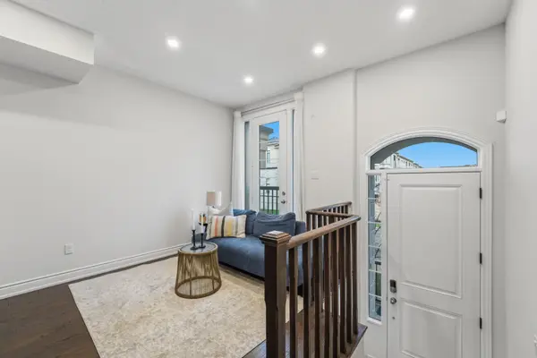 61 Edward Horton CRES, Toronto W08, ON M8Z 0E7