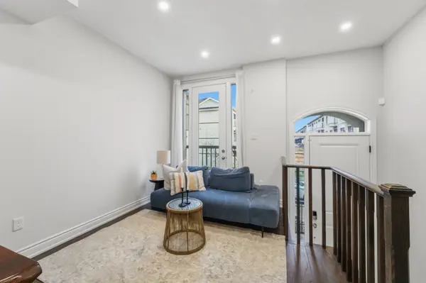 61 Edward Horton CRES, Toronto W08, ON M8Z 0E7