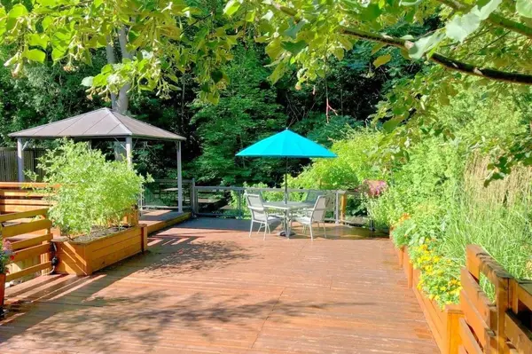 41 Ann ST, Hamilton, ON L9H 2N4