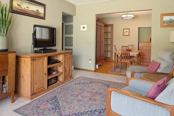 41 Ann ST, Hamilton, ON L9H 2N4