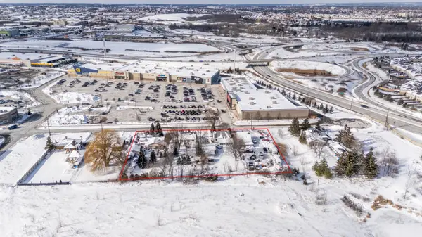 202-196 Upper Mount Albion RD, Hamilton, ON L8J 1V4