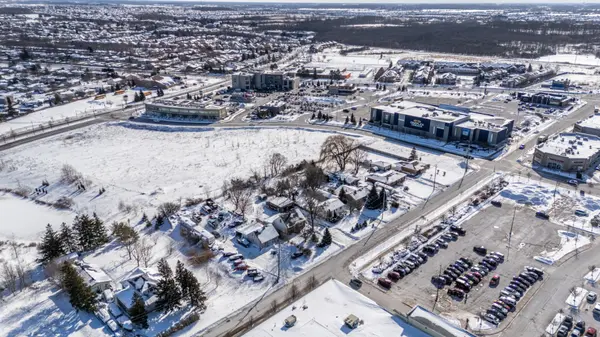 202-196 Upper Mount Albion RD, Hamilton, ON L8J 1V4