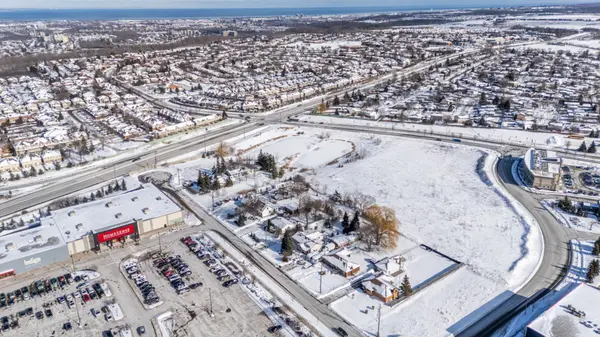 202-196 Upper Mount Albion RD, Hamilton, ON L8J 1V4