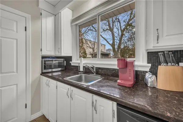 39 BLAND AVE, Hamilton, ON L8G 3R2