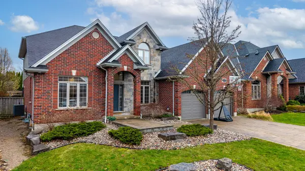 2114 Riverbend RD, London South, ON N6K 0A3