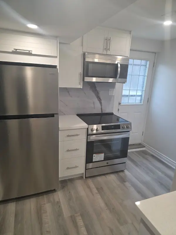 60 Beston DR, Hamilton, ON L8T 4W7