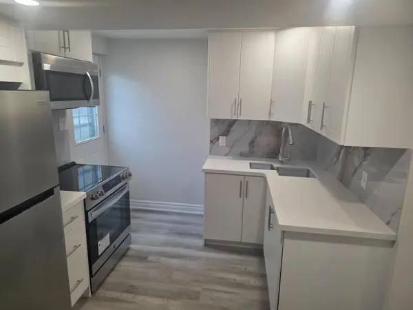 60 Beston DR, Hamilton, ON L8T 4W7