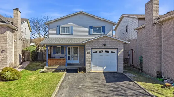 15 Finch PL, Hamilton, ON L9A 5C2