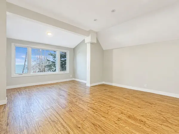 869 Beach BLVD, Hamilton, ON L8H 6Z5