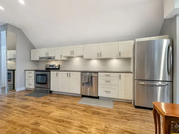 869 Beach BLVD, Hamilton, ON L8H 6Z5