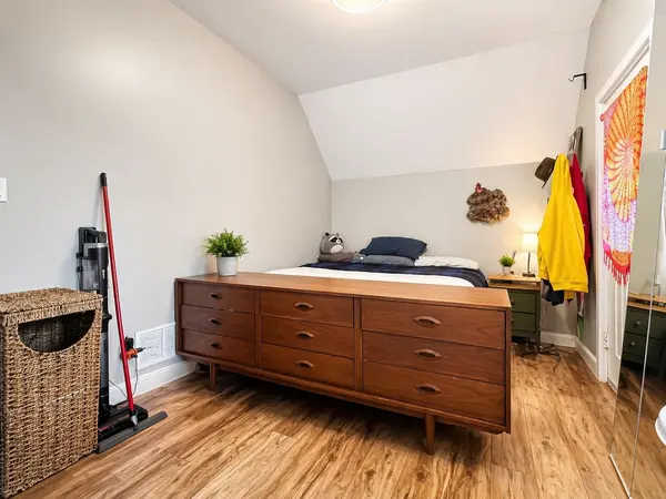 869 Beach BLVD, Hamilton, ON L8H 6Z5