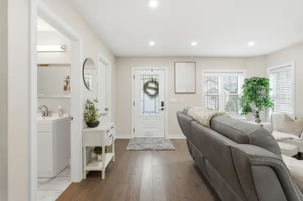 109 Ray ST N, Hamilton, ON L8R 2Y1