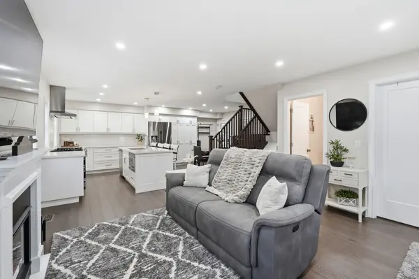 109 Ray ST N, Hamilton, ON L8R 2Y1