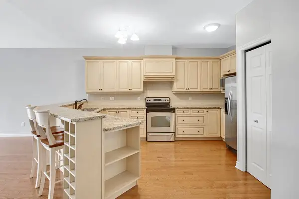 108 Villageview Private, Carp - Huntley Ward, ON K0A 1L0