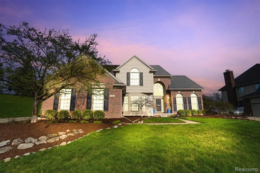 13982 Pleasant View CT, Plymouth Charter Township, MI 48170