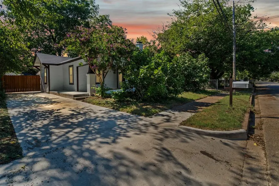 709 N Buffalo Avenue, Cleburne, TX 76033