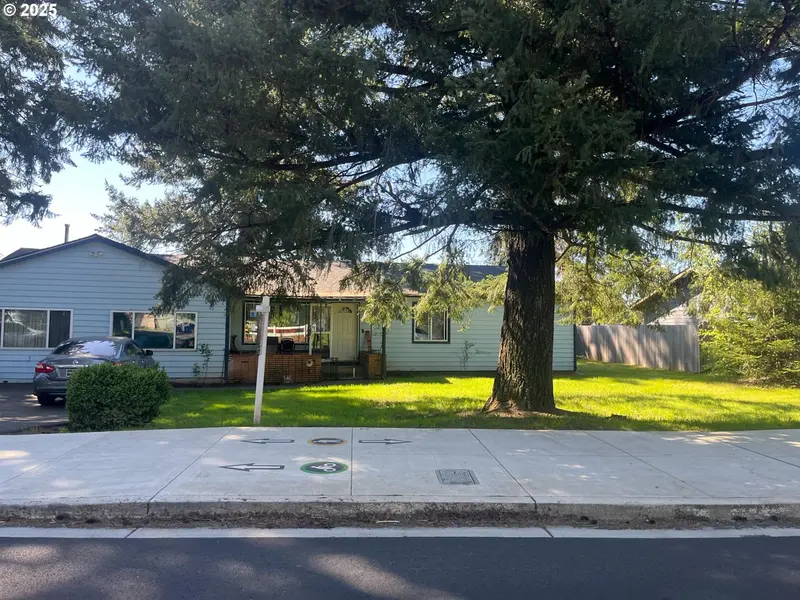 933 SE 174TH AVE, Portland, OR 97233