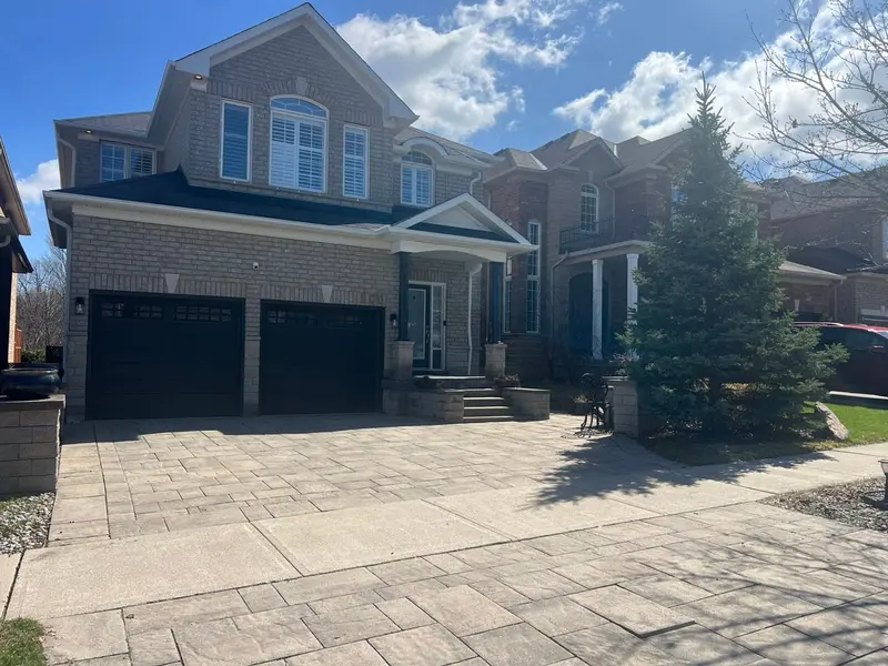100 Colesbrook RD, Richmond Hill, ON L4S 2G3