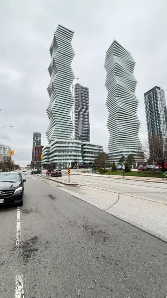 3900 Confederation Pkwy #1004, Mississauga, ON L5B 0M3