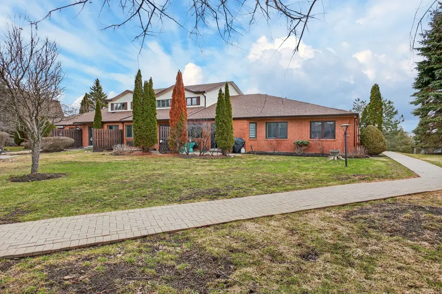 36 Champlain CRES #32, Peterborough, ON K9L 1T1