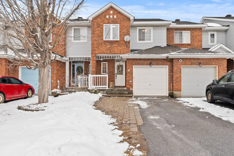 5 Milner Downs CRES, Kanata, ON K2M 2S6