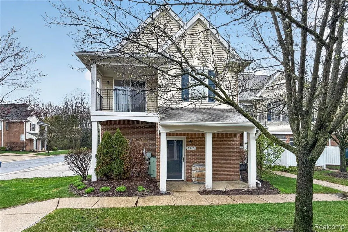 731 Amberly DR, Waterford Charter Township, MI 48328
