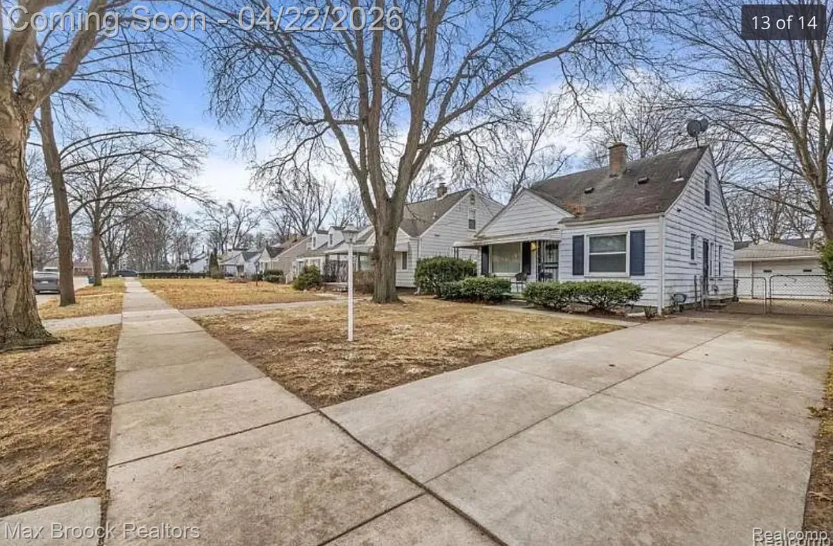 24281 Parklawn ST, Oak Park, MI 48237