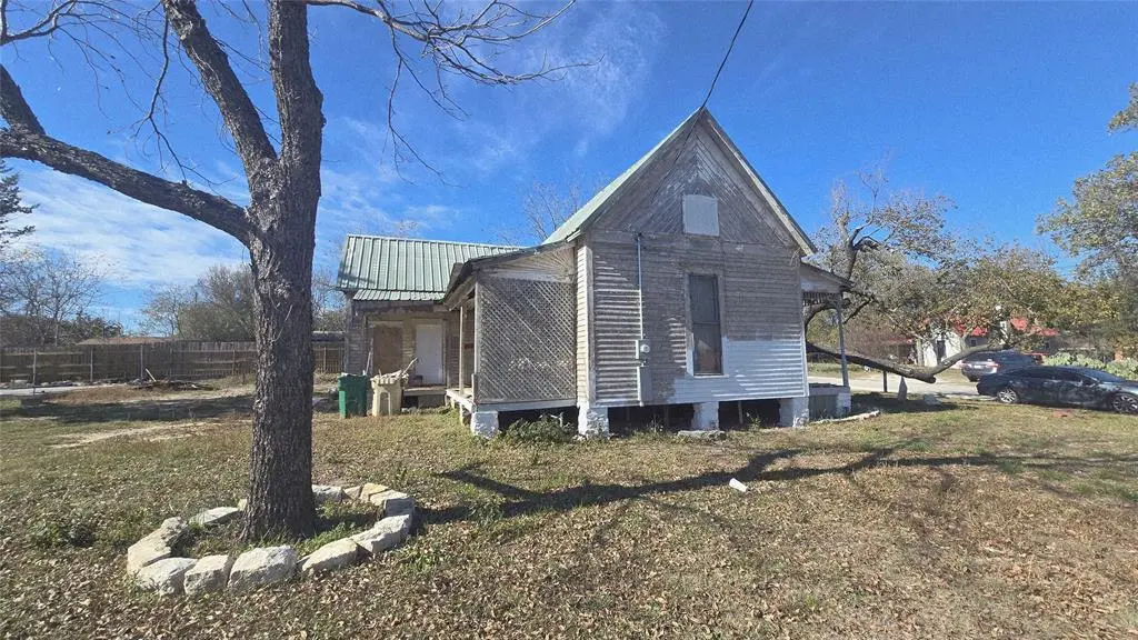 308 E Duncan Avenue, Comanche, TX 76442
