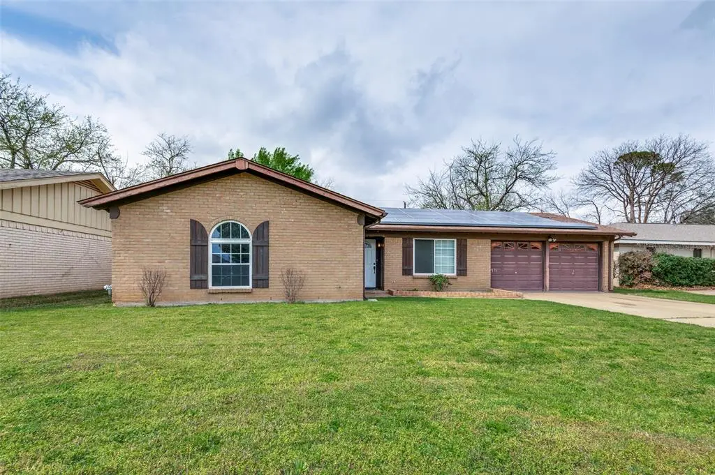 813 Prestwick Street, Bedford, TX 76022
