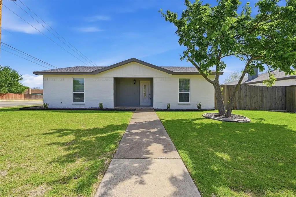 6656 Starnes Road, Watauga, TX 76148