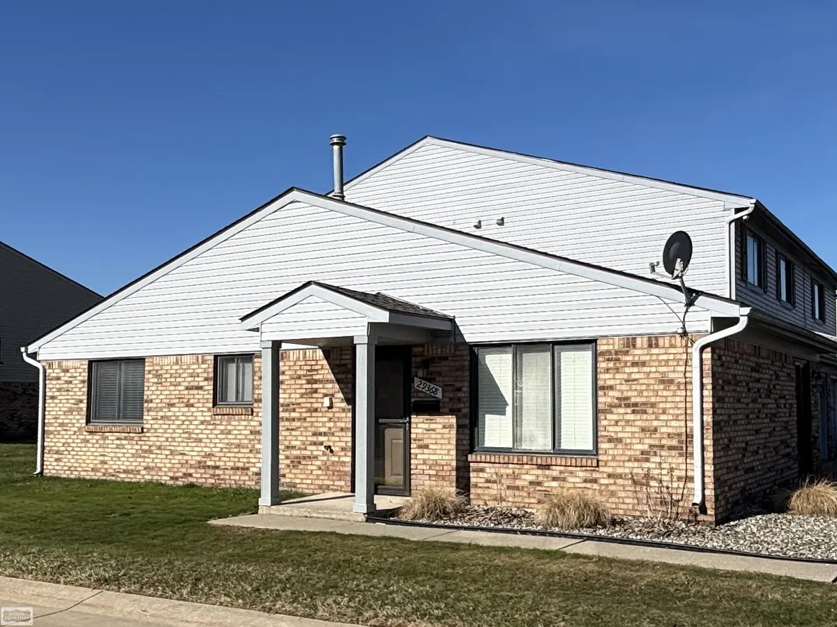 29368 Apple Garden BLVD, Chesterfield Twp, MI 48047