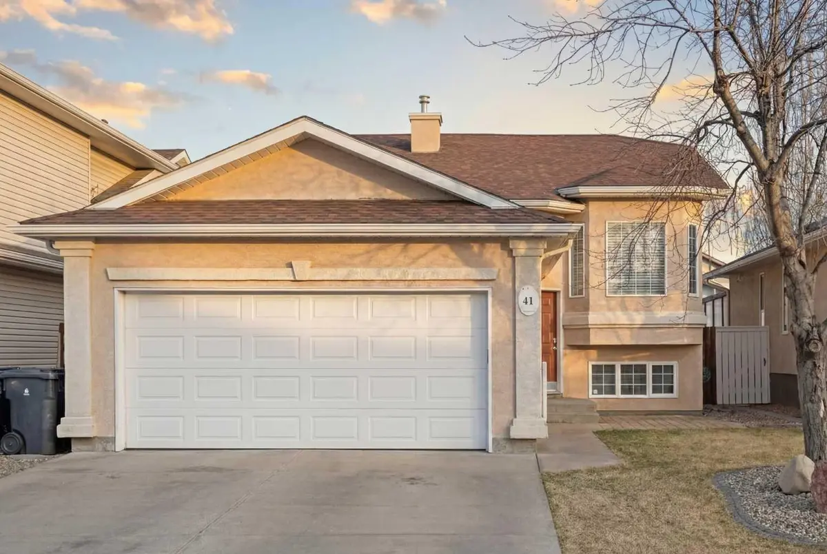 41 Heritage CIR W, Lethbridge, AB T1K 7M8