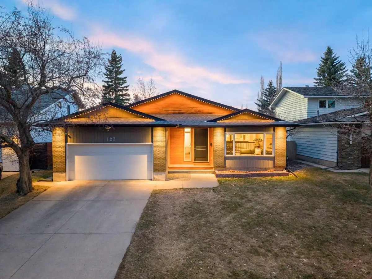 127 Lake Placid Close SE, Calgary, AB T2J 5A5
