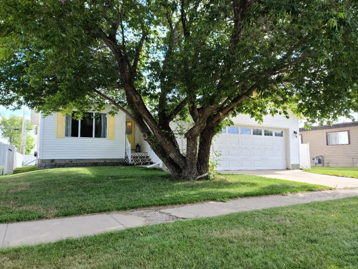 4817 54 Avenue, Grimshaw, AB T0H 1W0