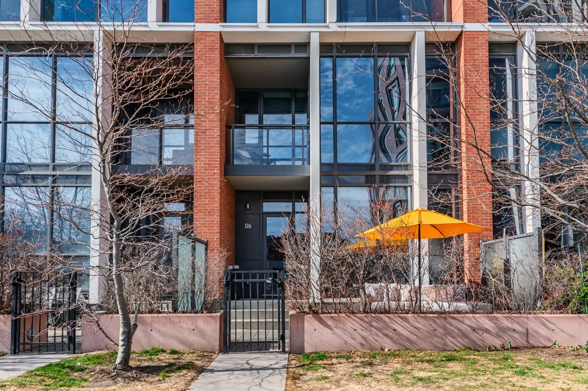 126 St David ST, Toronto C08, ON M5A 0C2