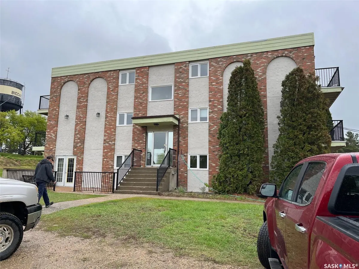 302 8th AVENUE SW, Biggar, SK S0K 0M0