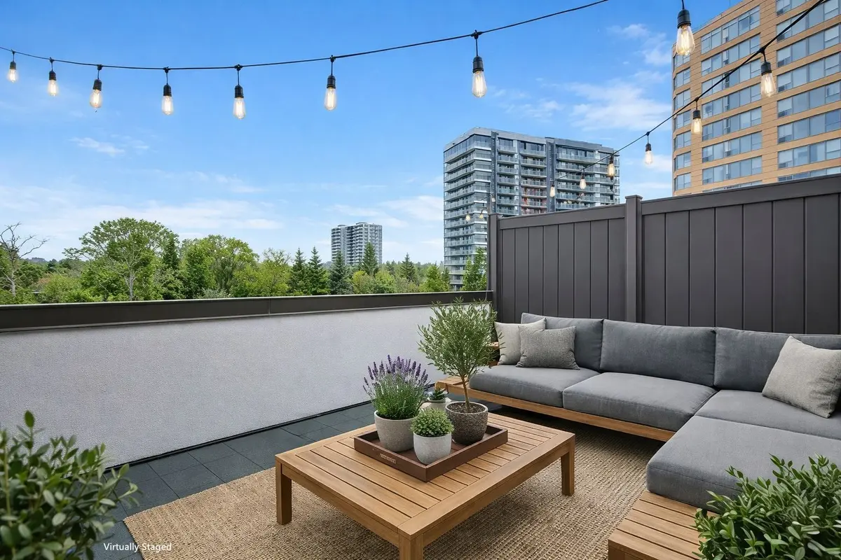 4045 Hickory DR #7, Mississauga, ON L4W 1L1